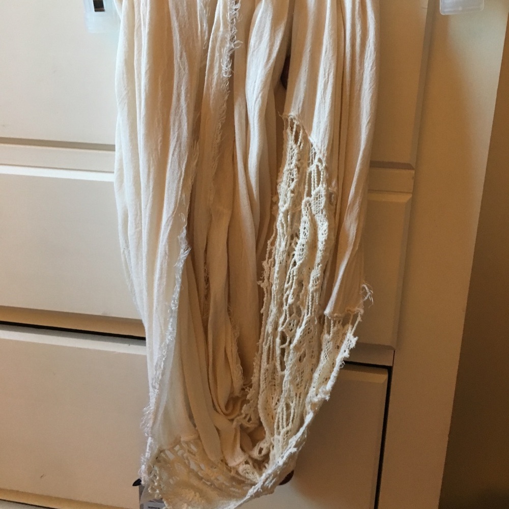 Beige scarf with lace detail